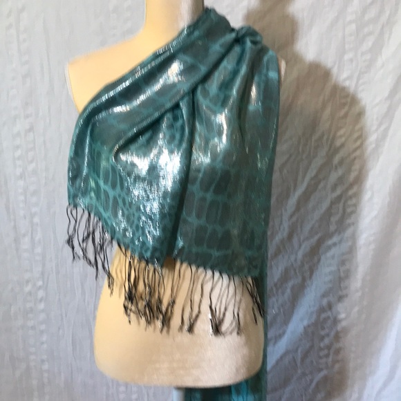 Scarf/wrap - Picture 2 of 4